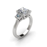 White gold three-stone princess-cut and trapezoid diamonds ring - eris