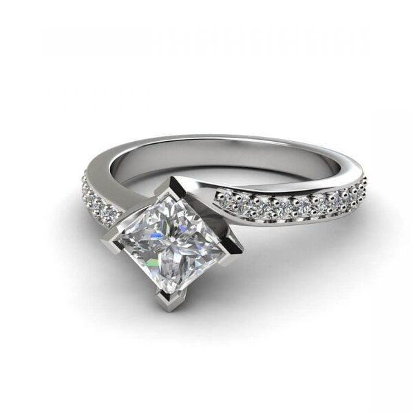 Engagement ring with a princess cut - Thalia