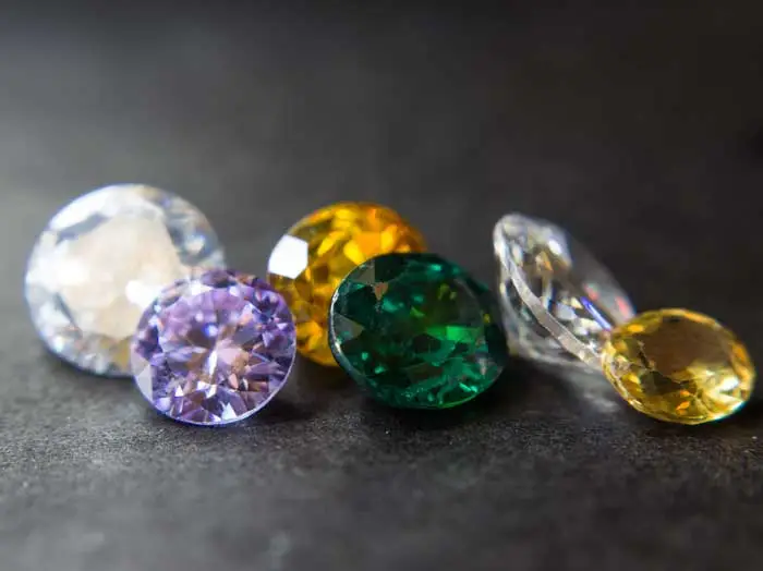Coloured diamonds gemstones